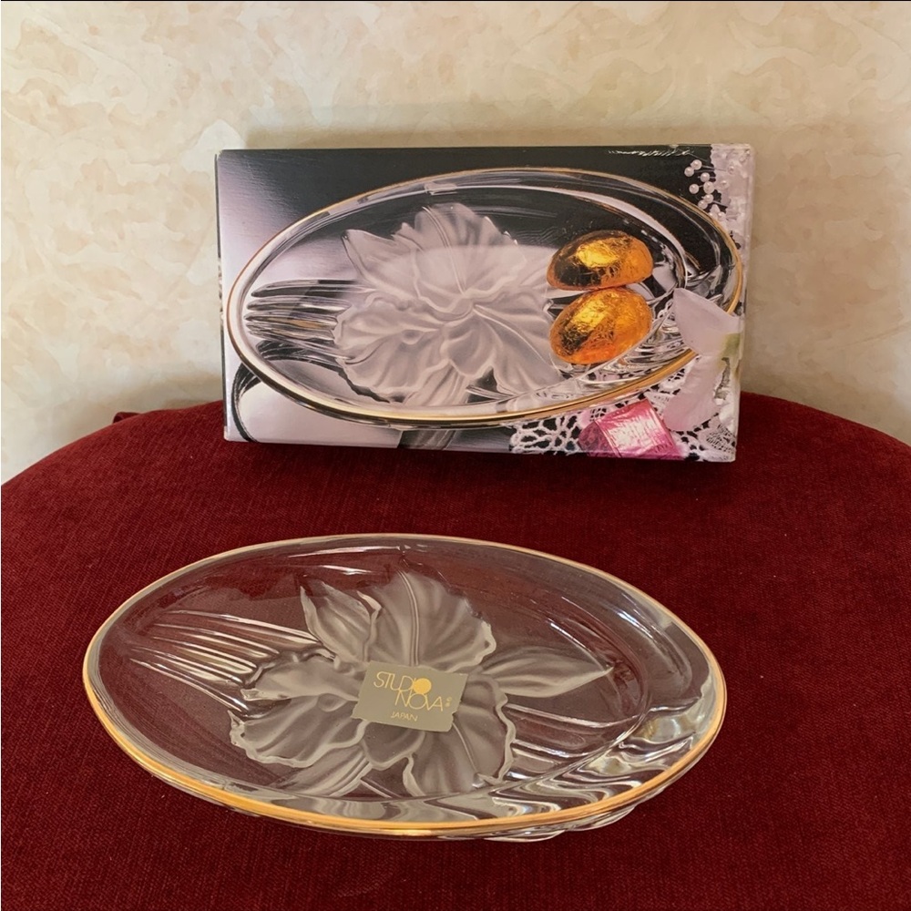 New Vintage Studio Nova Oval Crystal Candy Dish W/ Frosted Orchid Gold Trim-7”